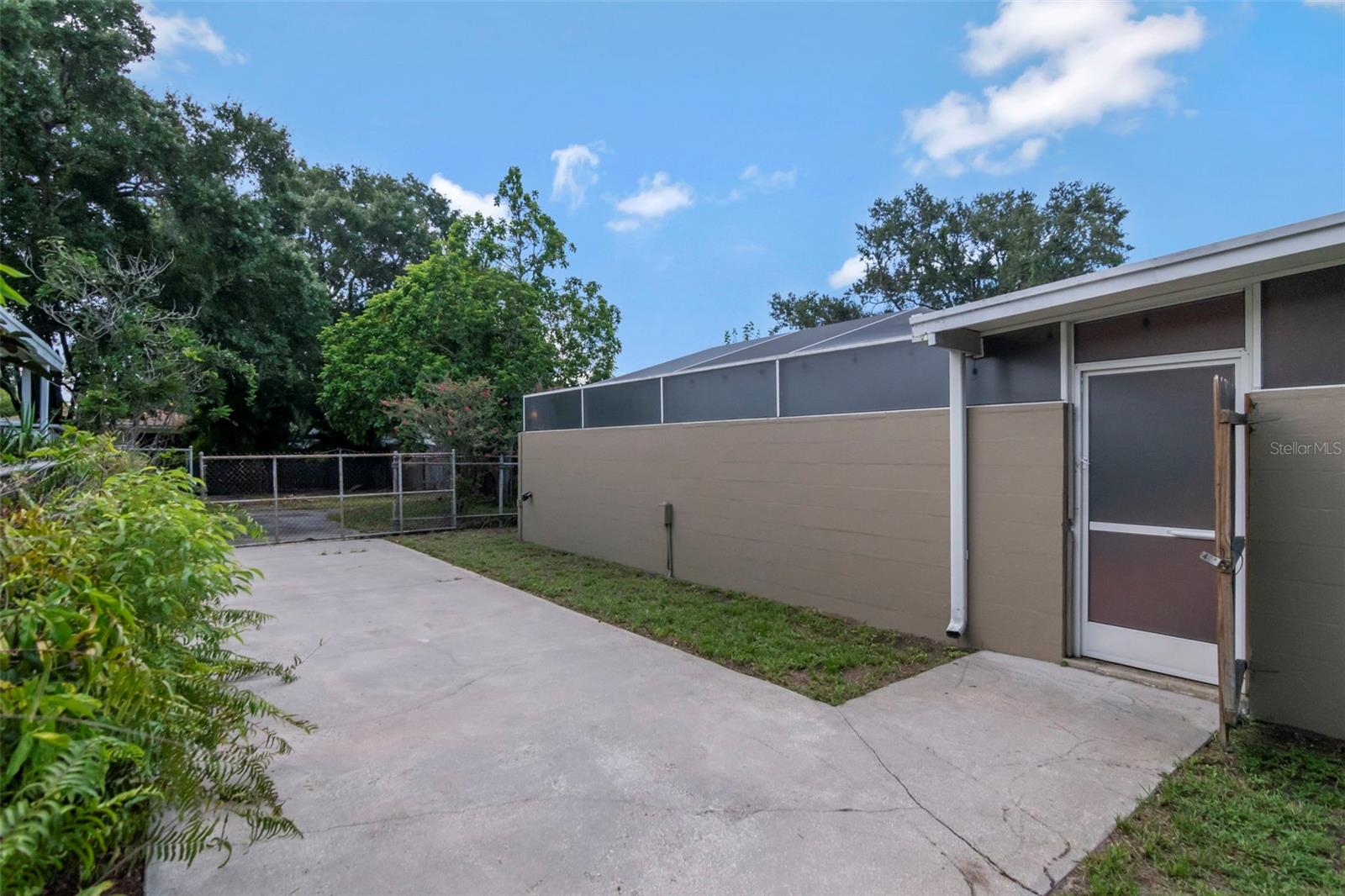 311 N Gomez Ave Property Photo 44