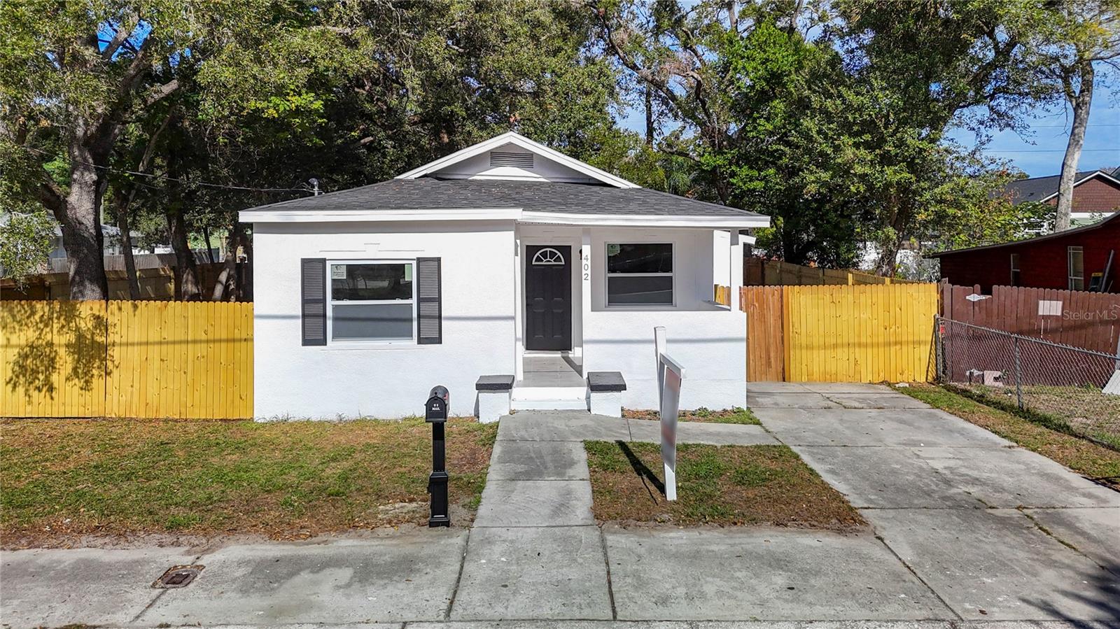 402 E VIRGINIA AVE Property Photo 1