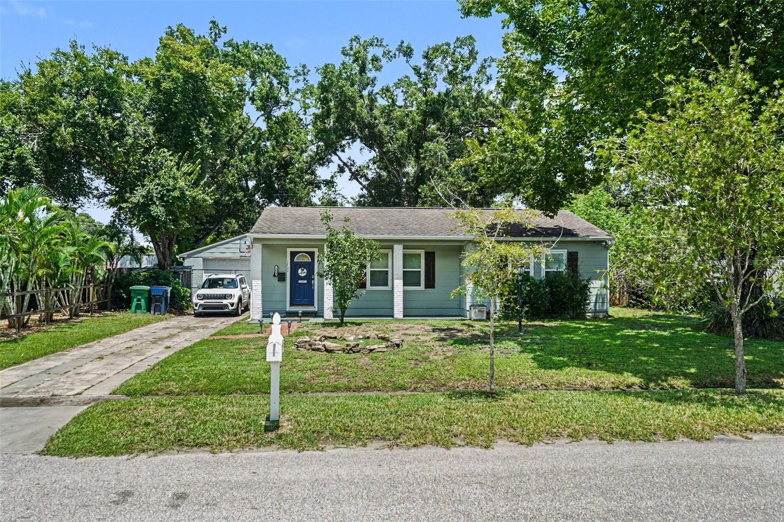 1509 W Barr Dr Property Photo 1
