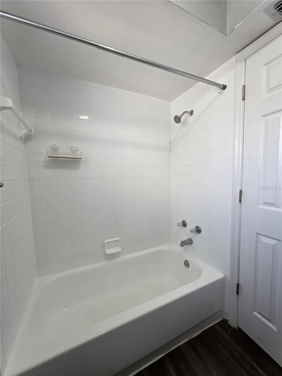 705 1st St #4 Property Photo 10