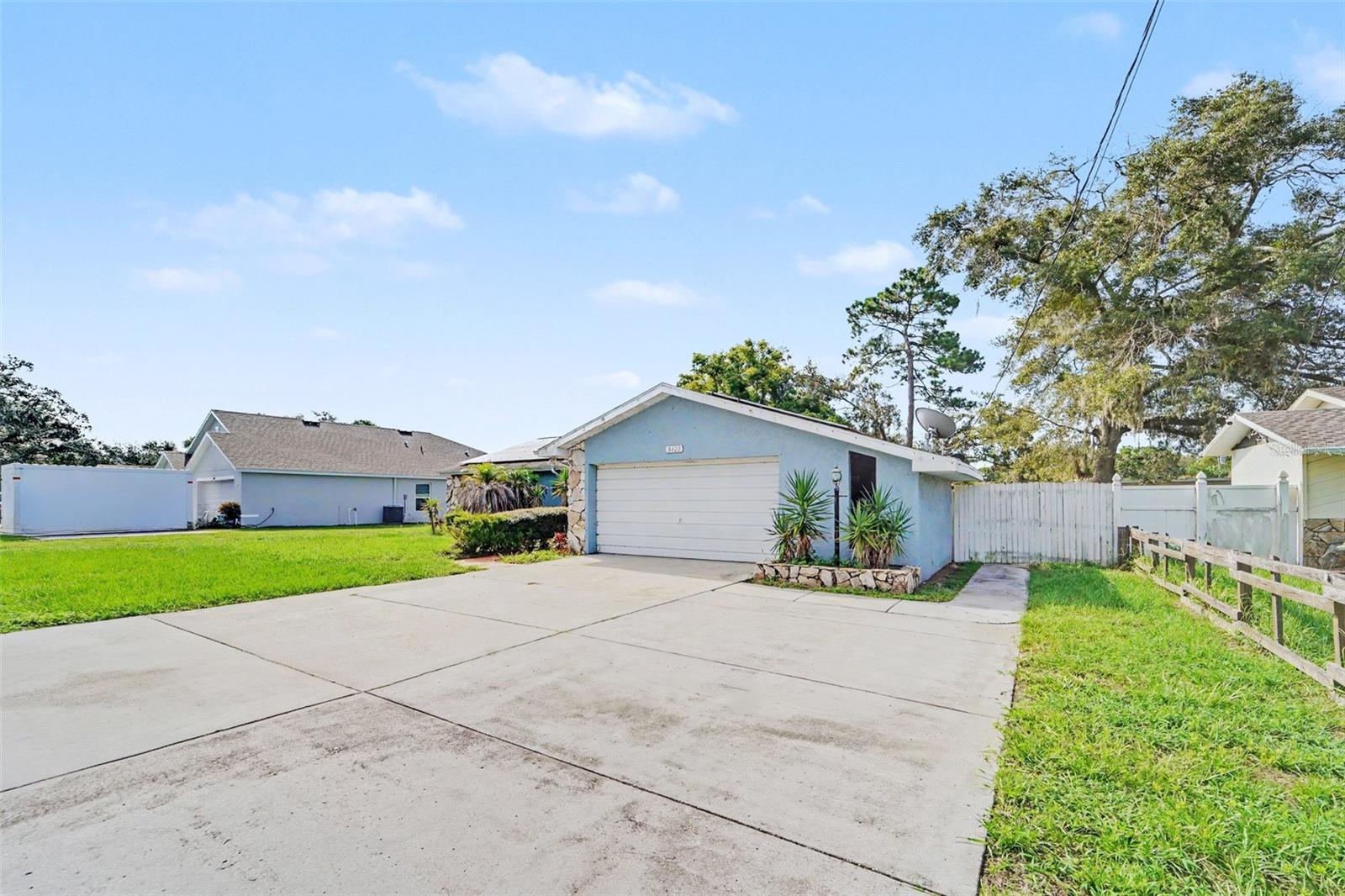 8422 Spring Hill Dr Property Photo 3
