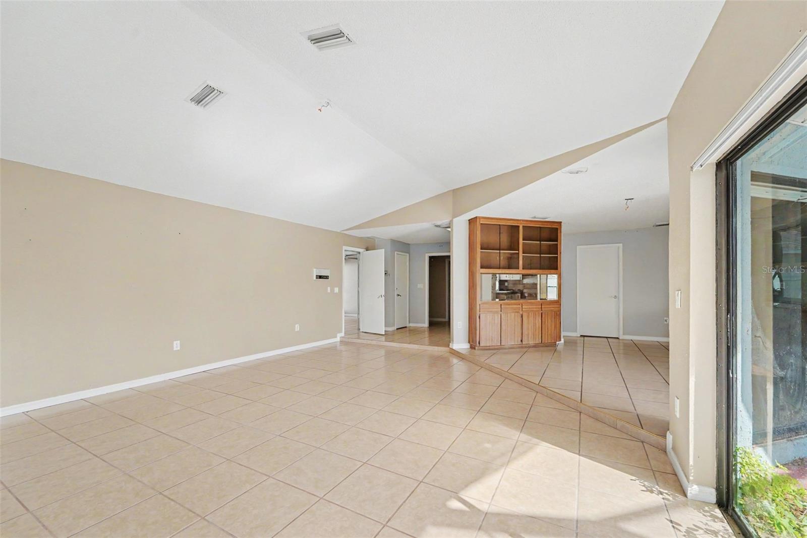 8422 Spring Hill Dr Property Photo 8