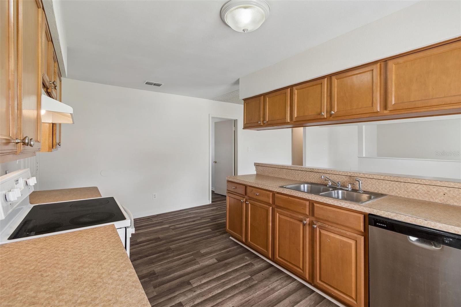 6711 Interbay Blvd Property Photo 10