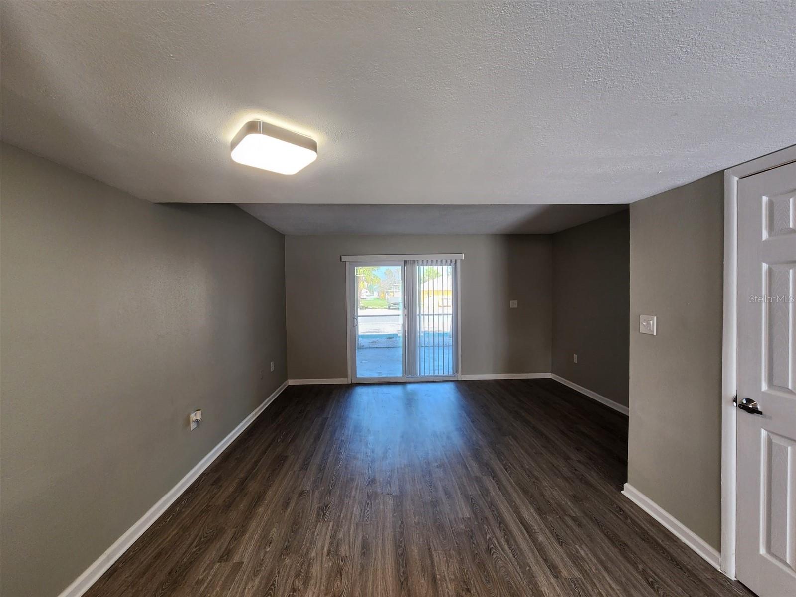 701 1st St #2 Property Photo 3