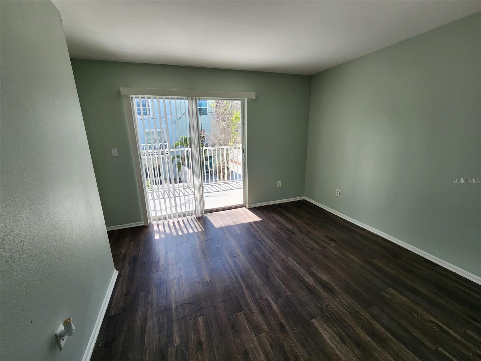 701 1st St #2 Property Photo 11