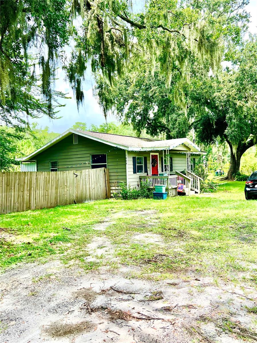 1008 Gray St Property Photo 1