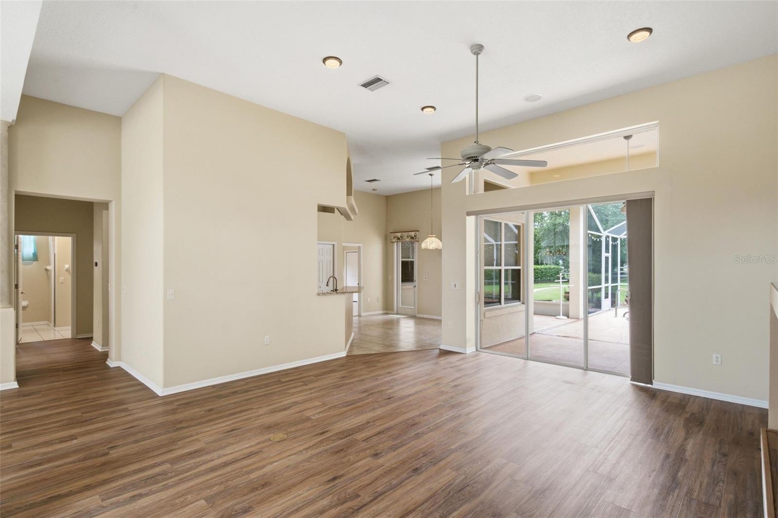 926 E Triple Crown Loop Property Photo 3