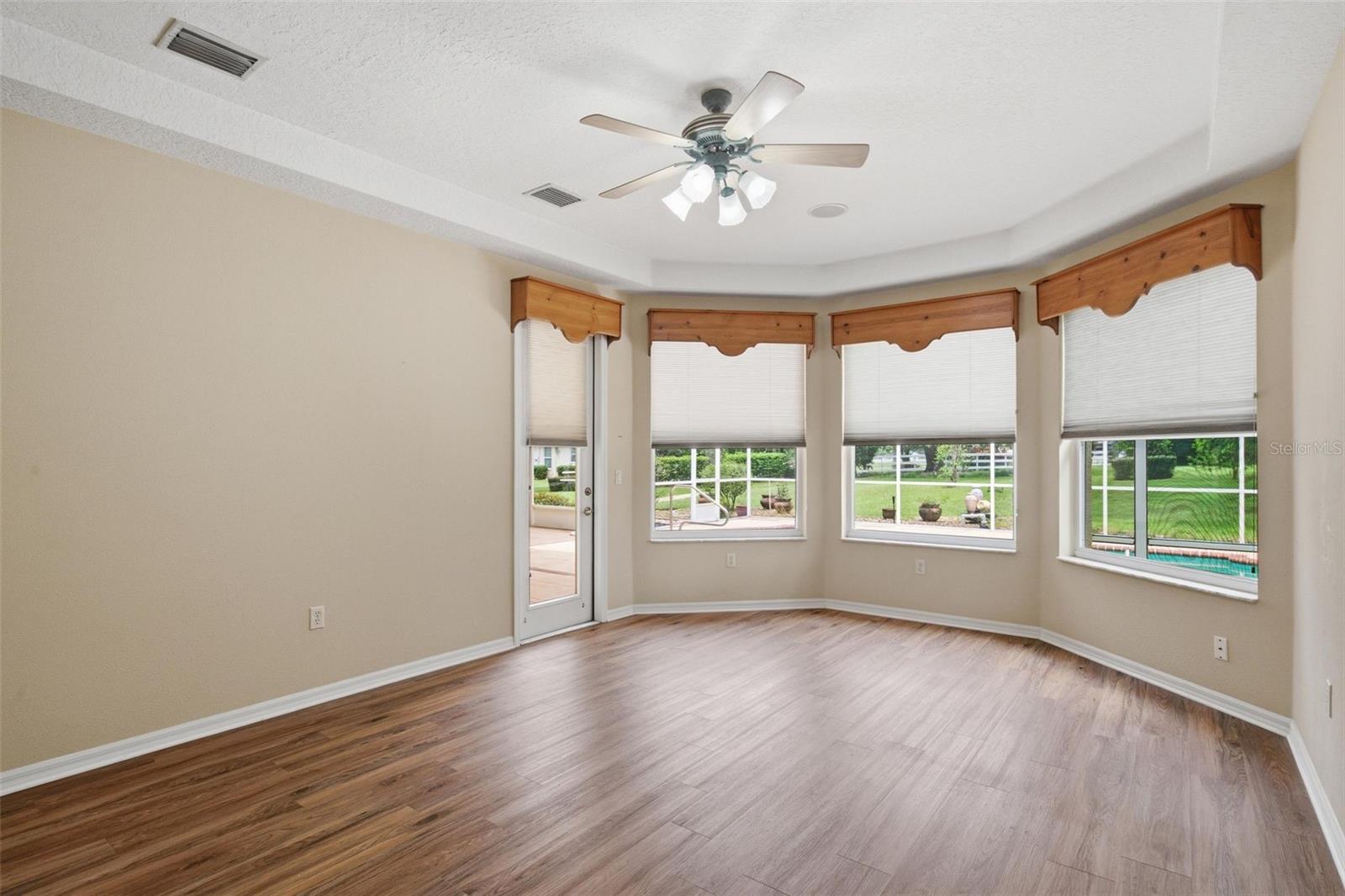 926 E Triple Crown Loop Property Photo 9
