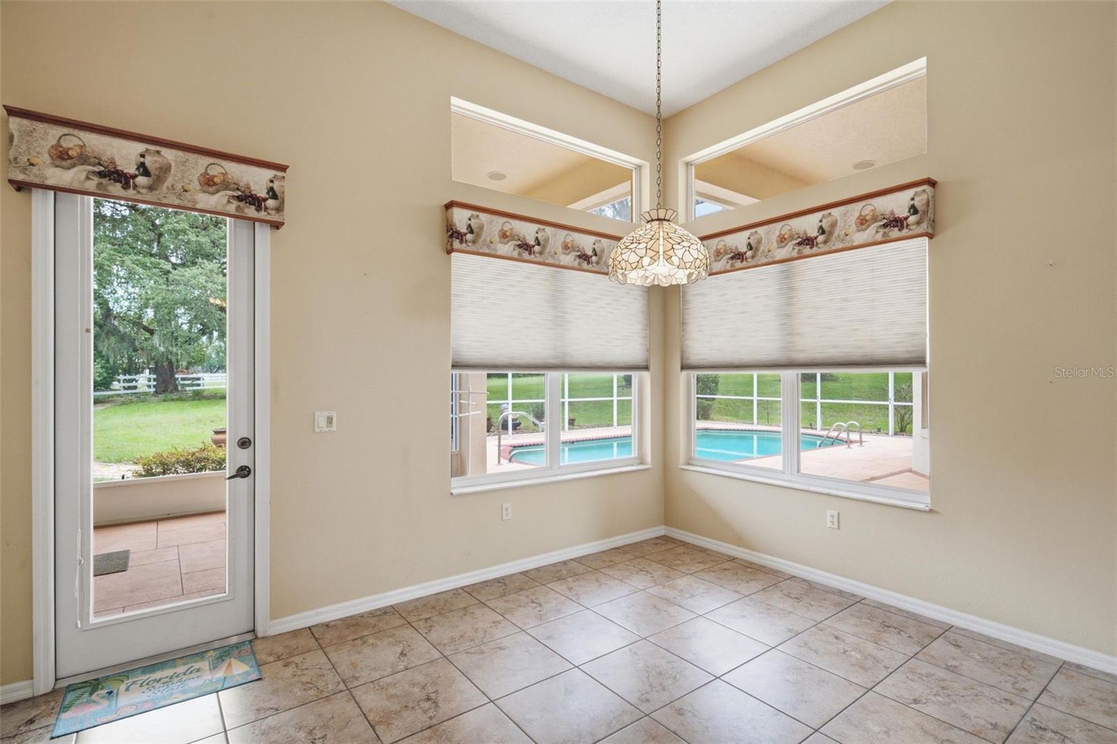 926 E Triple Crown Loop Property Photo 19