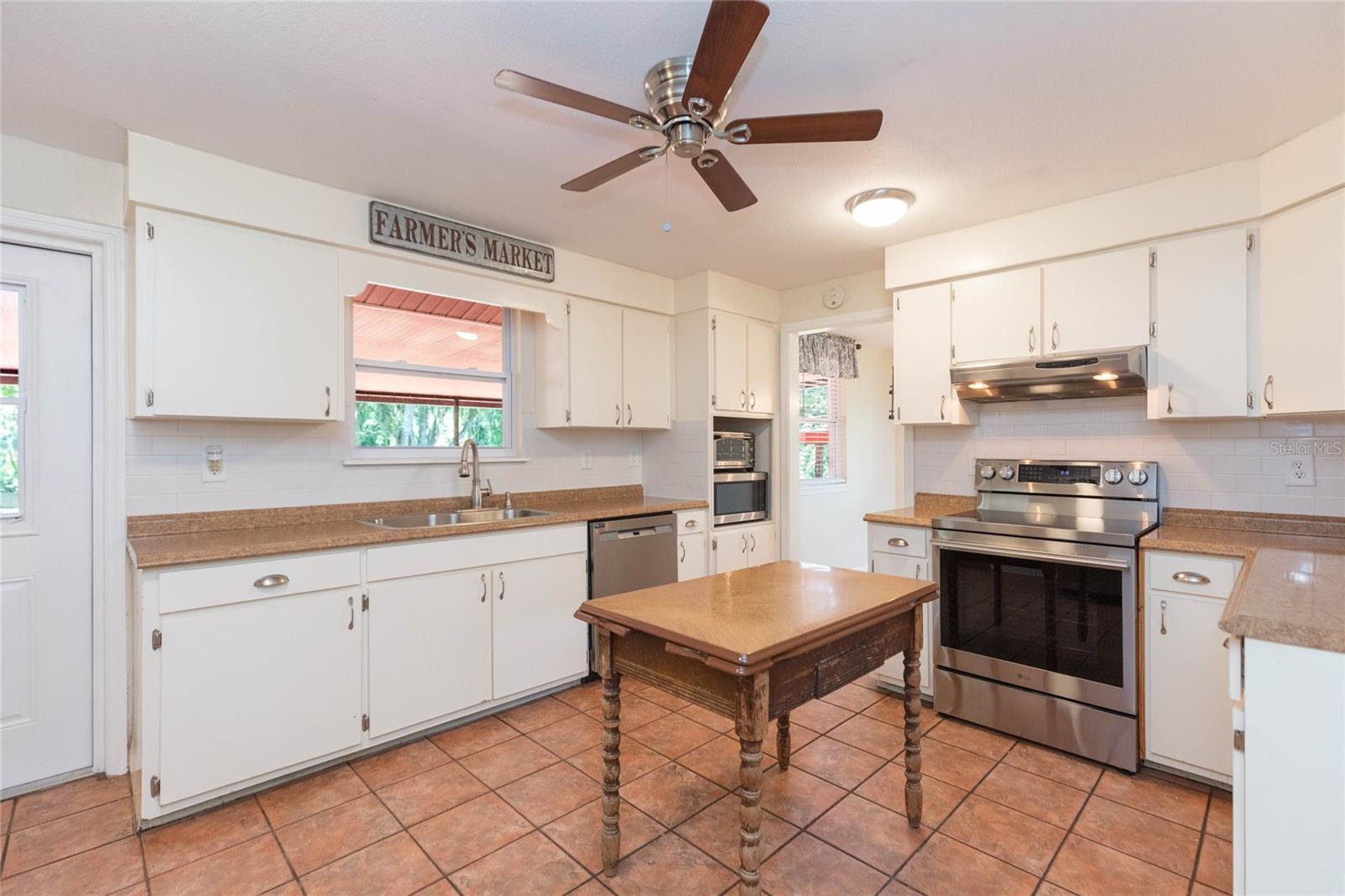 8719 Handcart Rd Property Photo 3