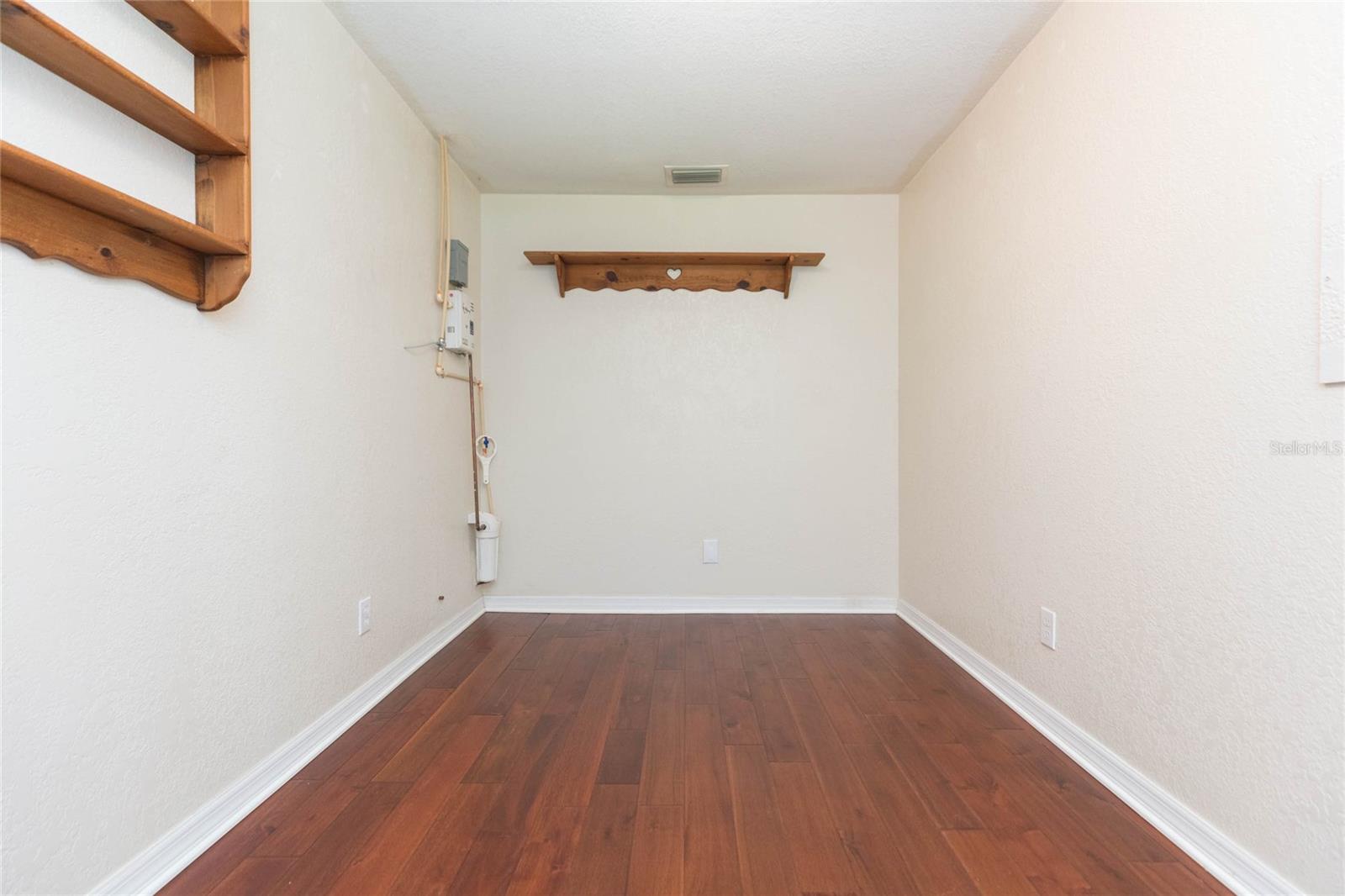 8719 Handcart Rd Property Photo 14