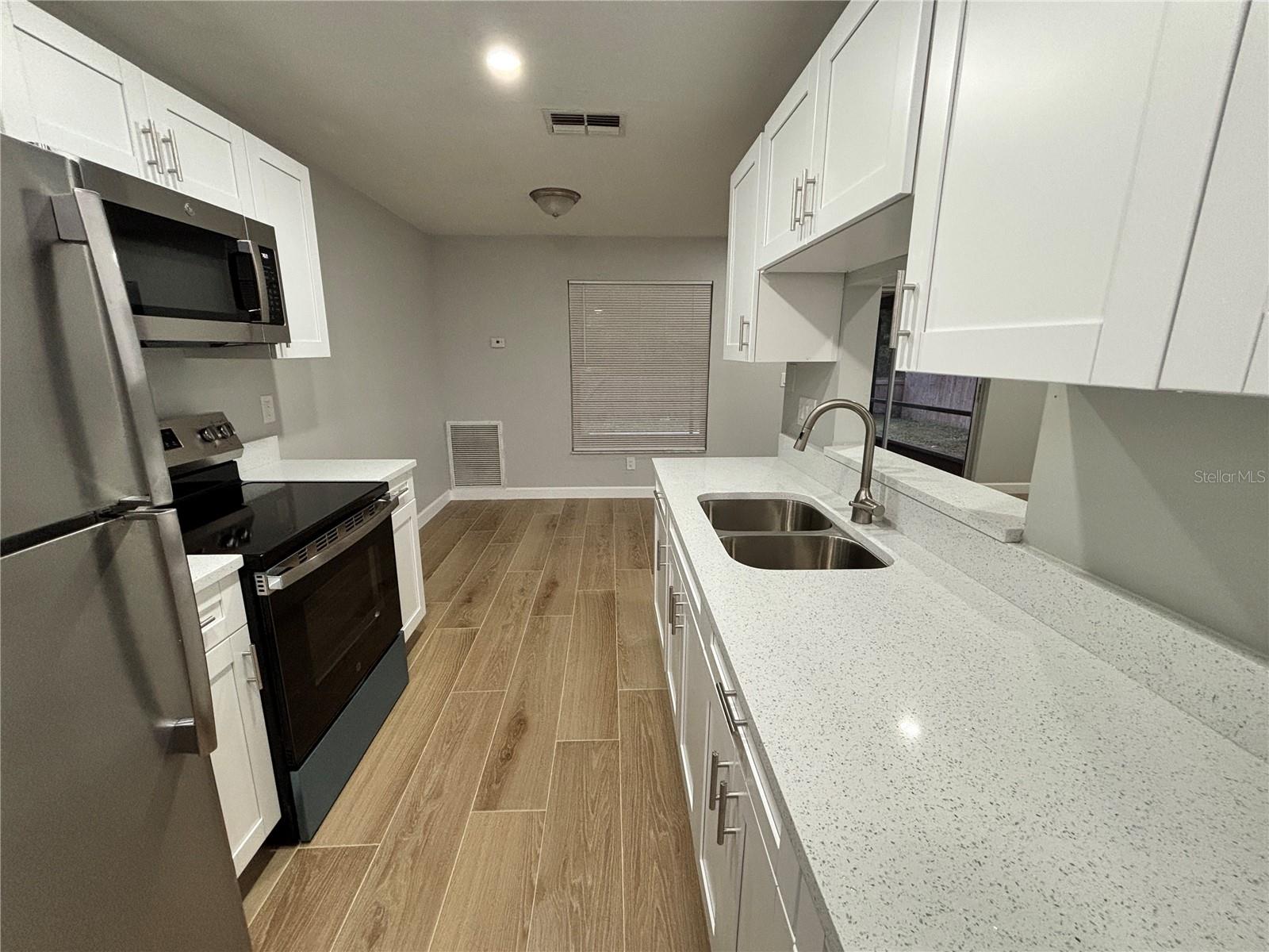 14025 Village View Dr Property Photo 8