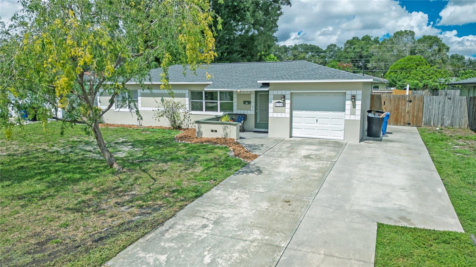 6724 17th Ln N Property Photo 1