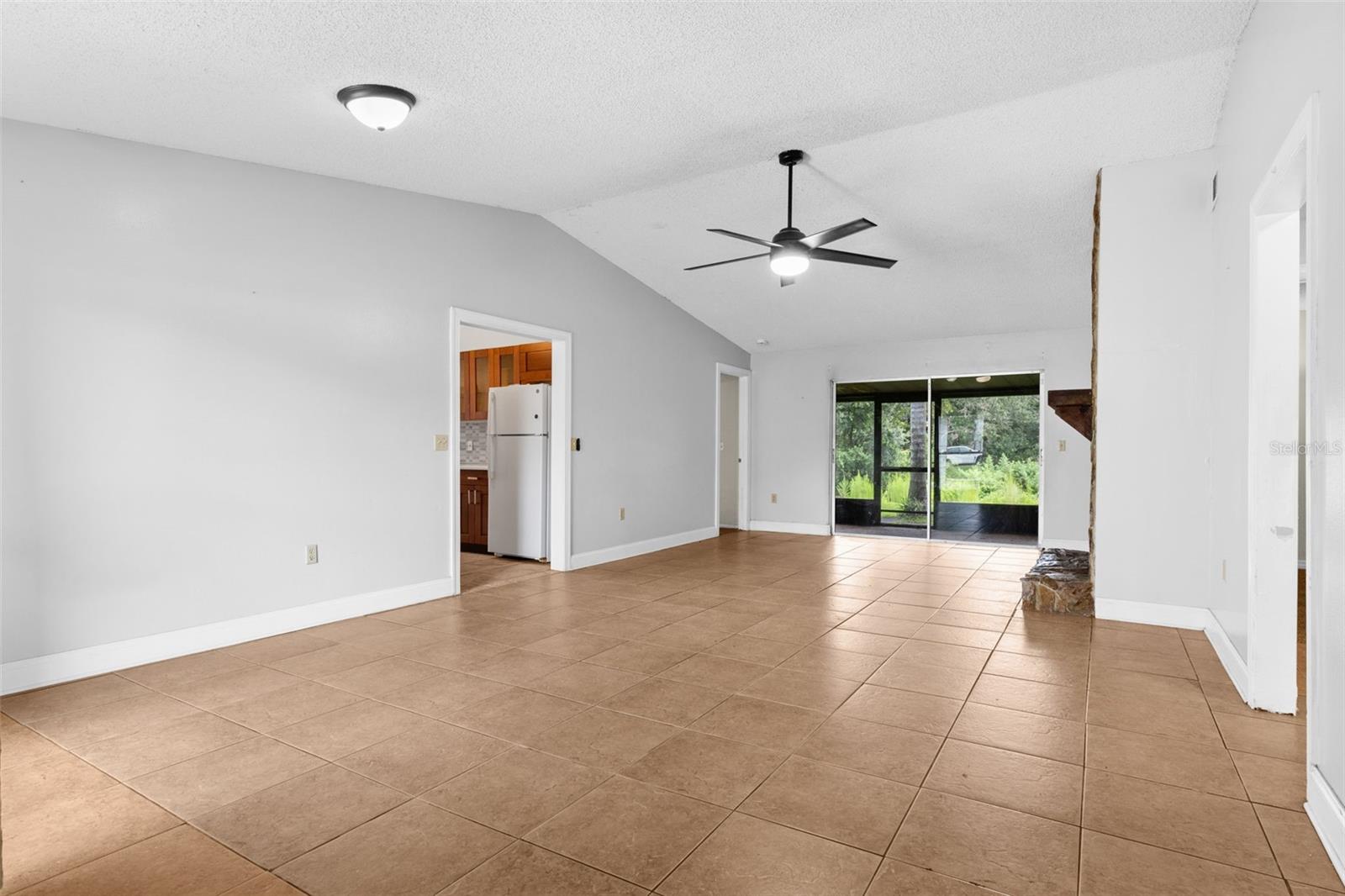 629 Stillview Cir Property Photo 7