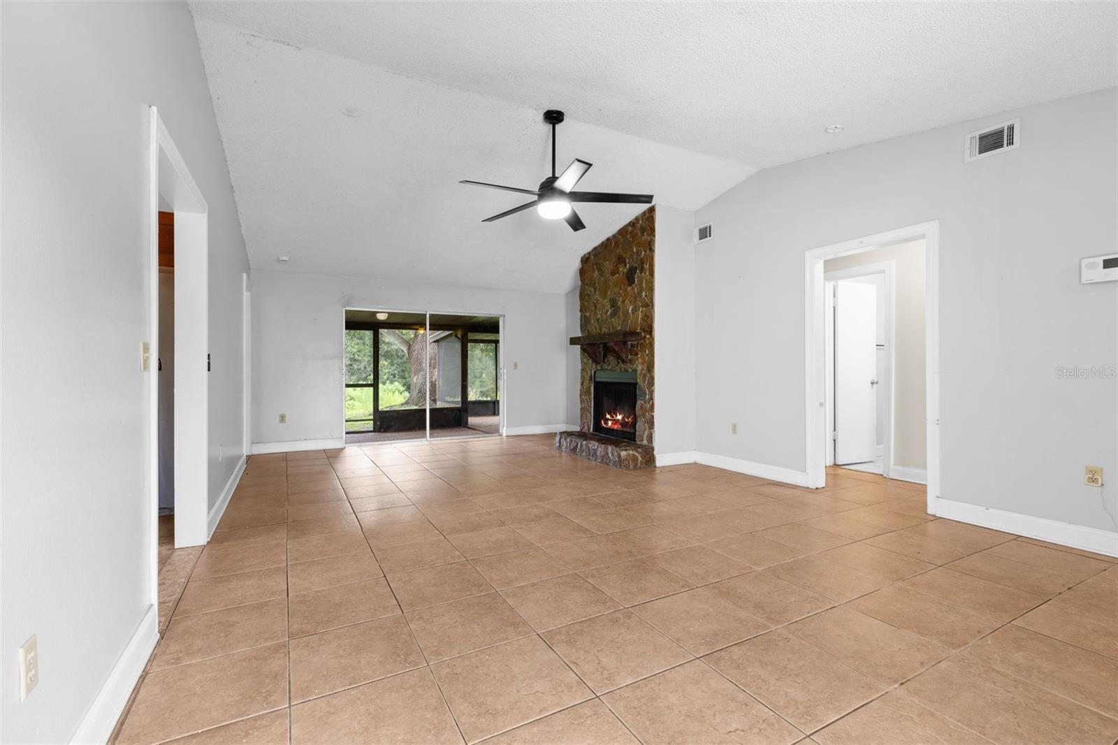 629 Stillview Cir Property Photo 8