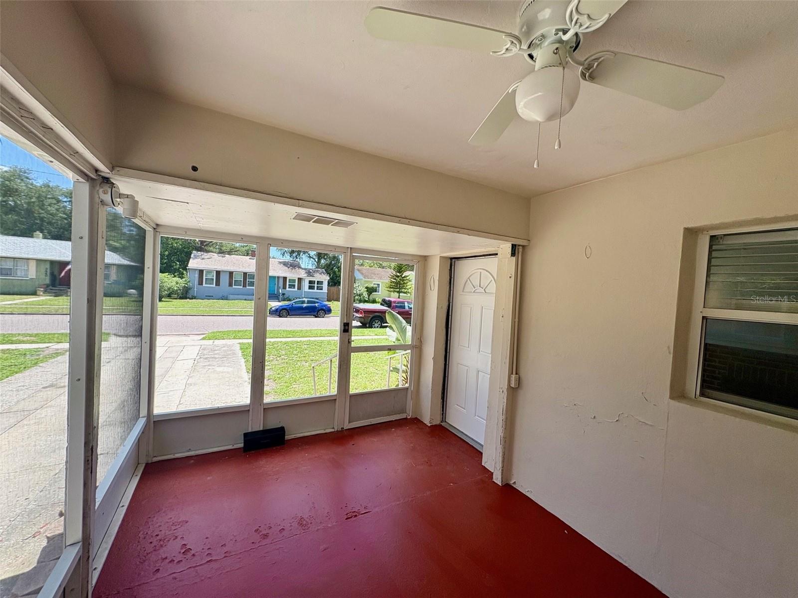 TB8537659 Property Photo 2