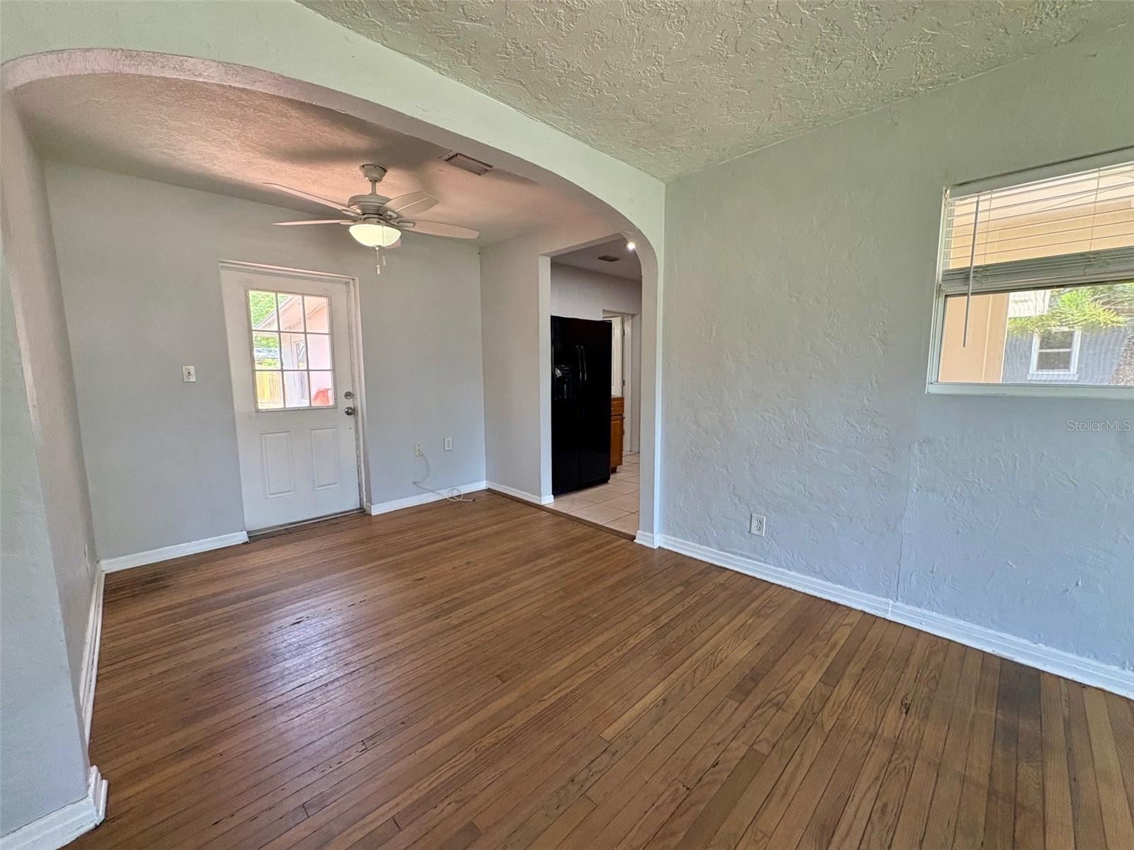 TB8537659 Property Photo 4