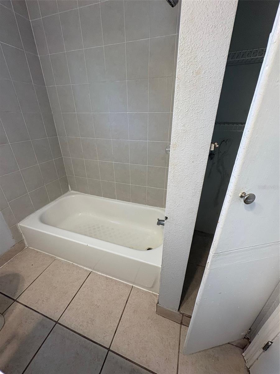 TB8537659 Property Photo 19