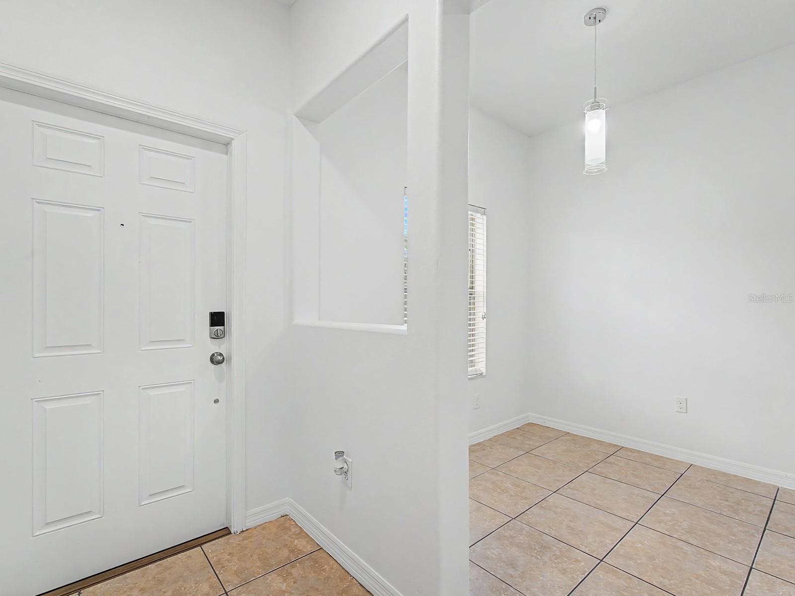 8518 Gablebend Way Property Photo 3