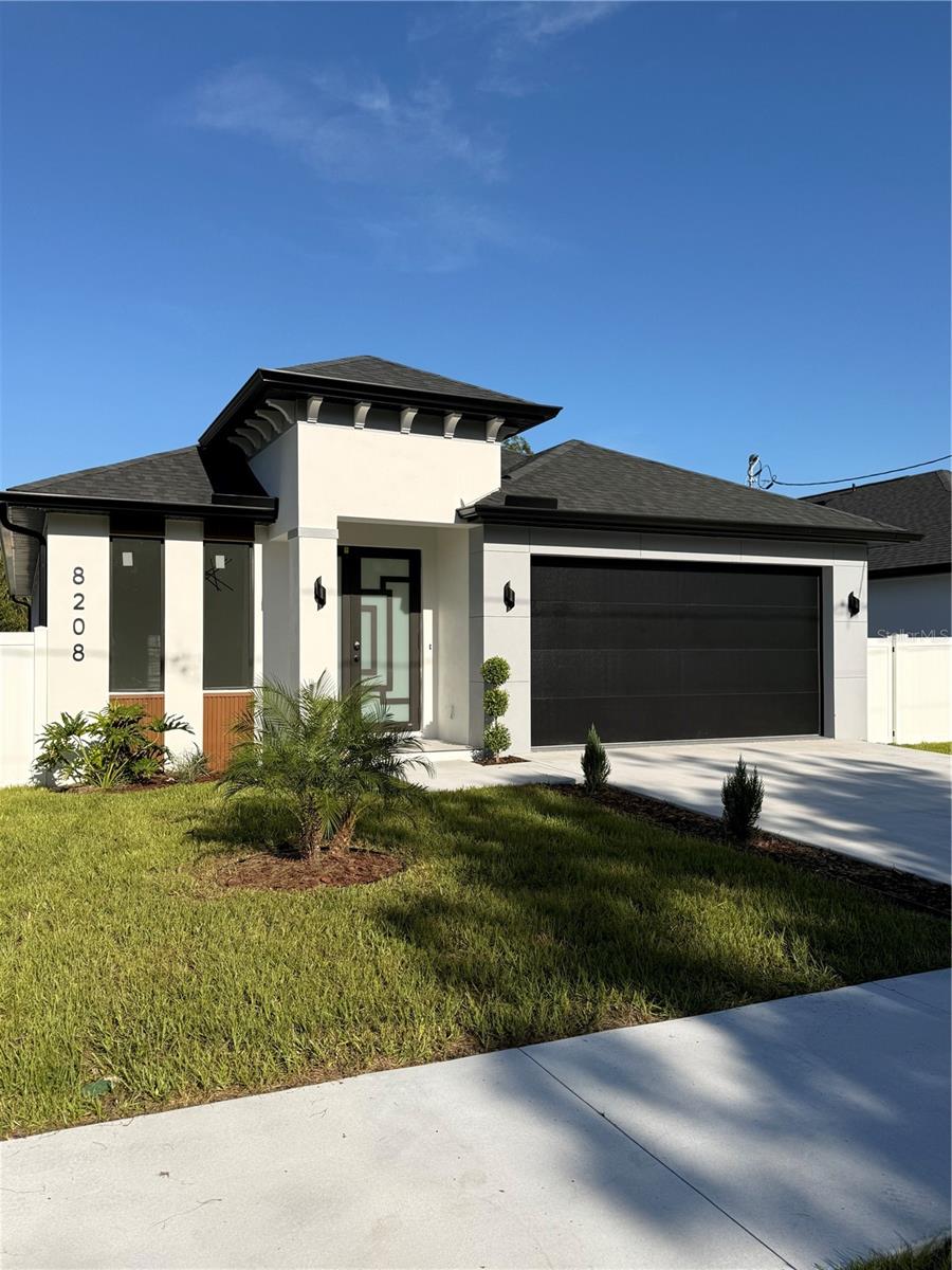 8208 N Elmer St Property Photo 1