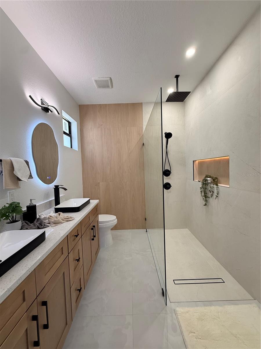 8208 N Elmer St Property Photo 18