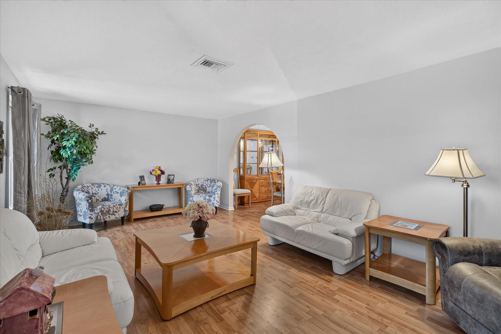 13497 Oval Dr E Property Photo 3