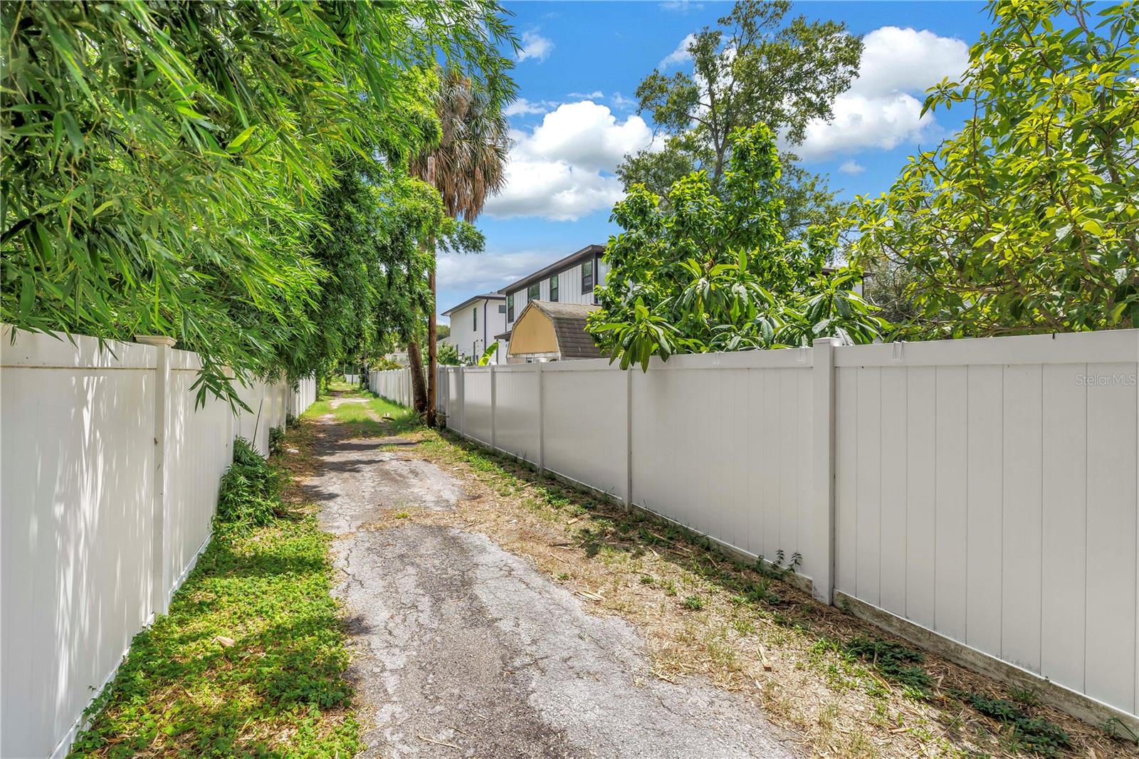 2711 W Fig St Property Photo 32
