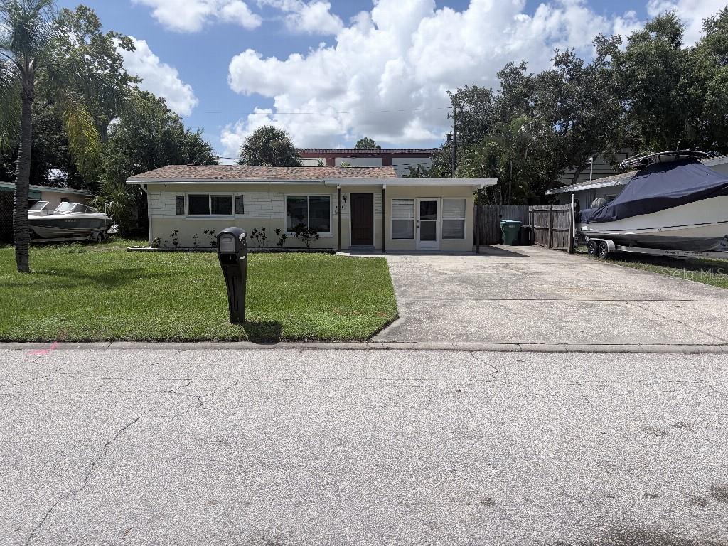 2209 Euclid Cir S Property Photo 2