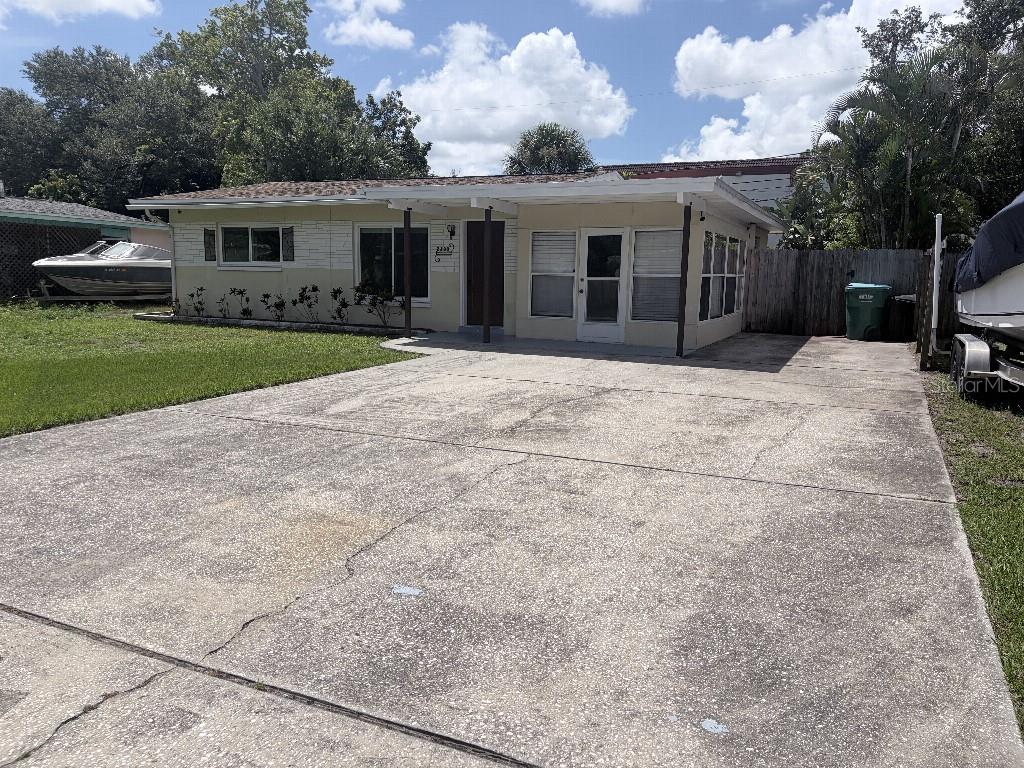 2209 Euclid Cir S Property Photo 3