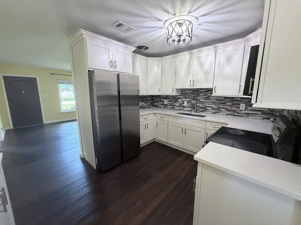 2209 Euclid Cir S Property Photo 20