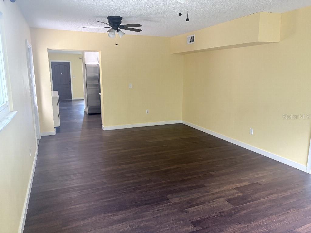 2209 Euclid Cir S Property Photo 23