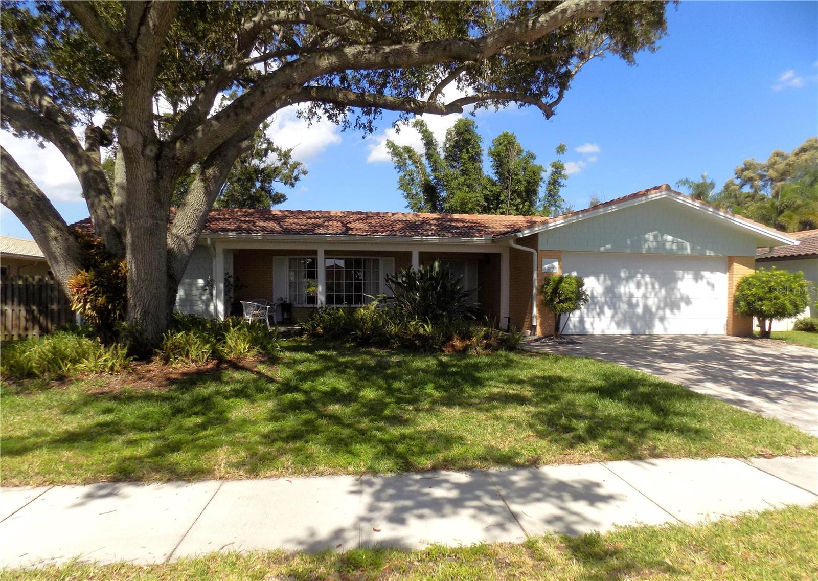 1874 Wateroak Dr W Property Photo 1