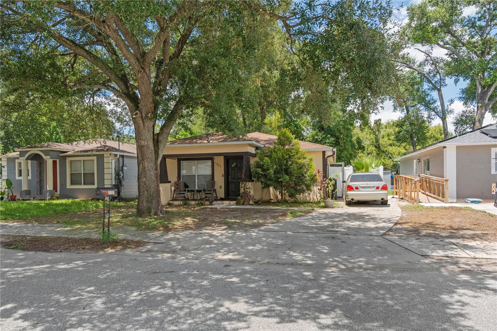 1806 E Curtis St Property Photo 2