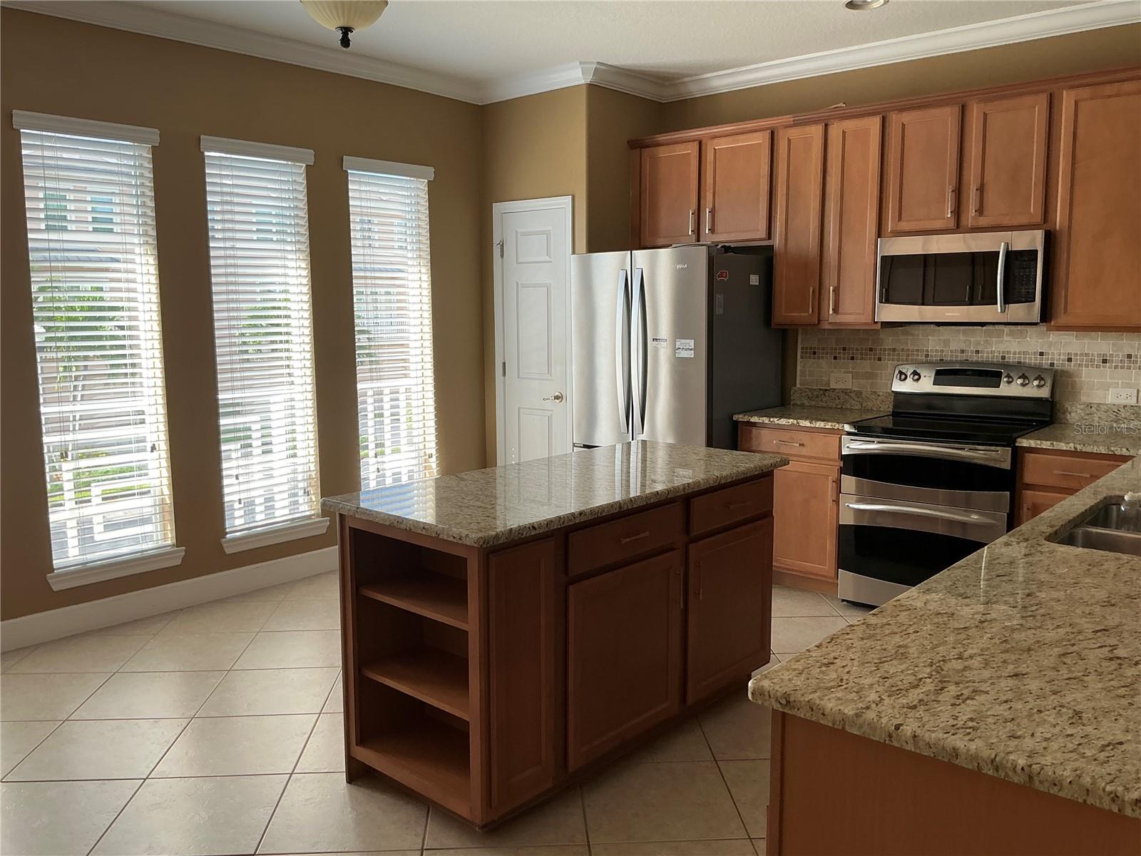 7059 Islamorada Cir Property Photo 4