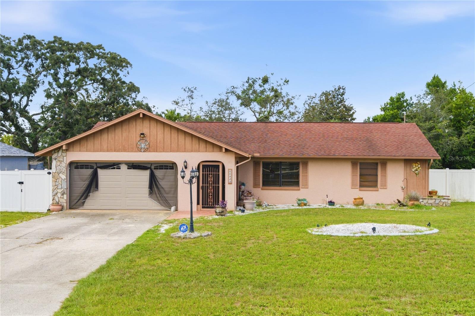 11423 LINDEN DR Property Photo 1