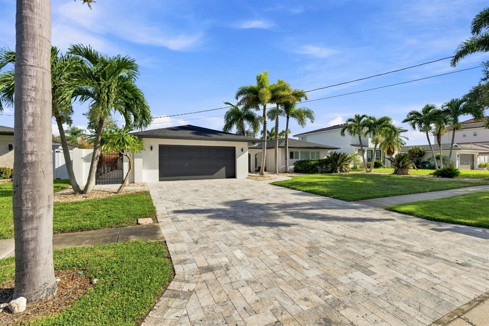 320 Palm Is Ne Property Photo 1