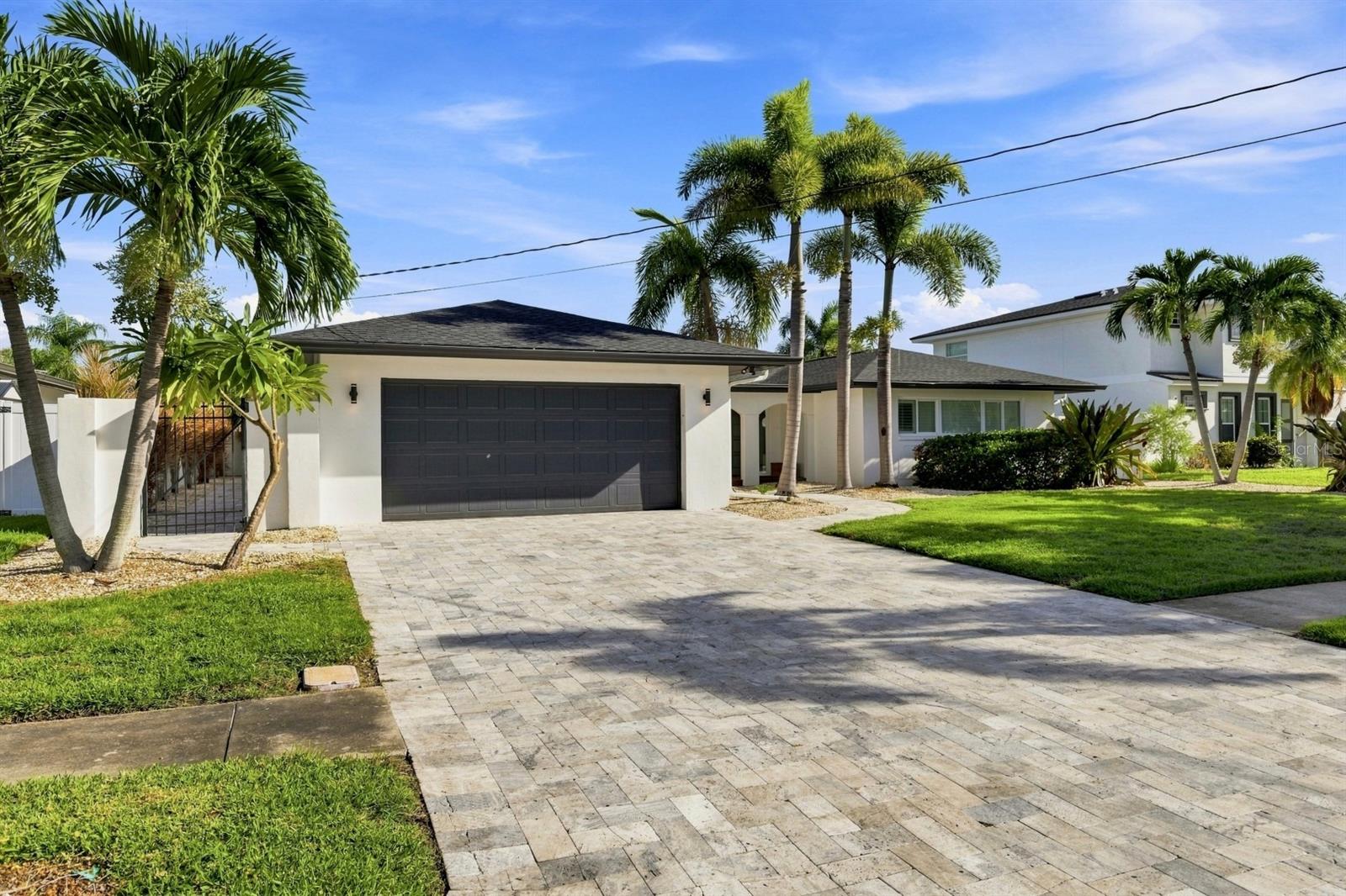 320 Palm Is Ne Property Photo 2