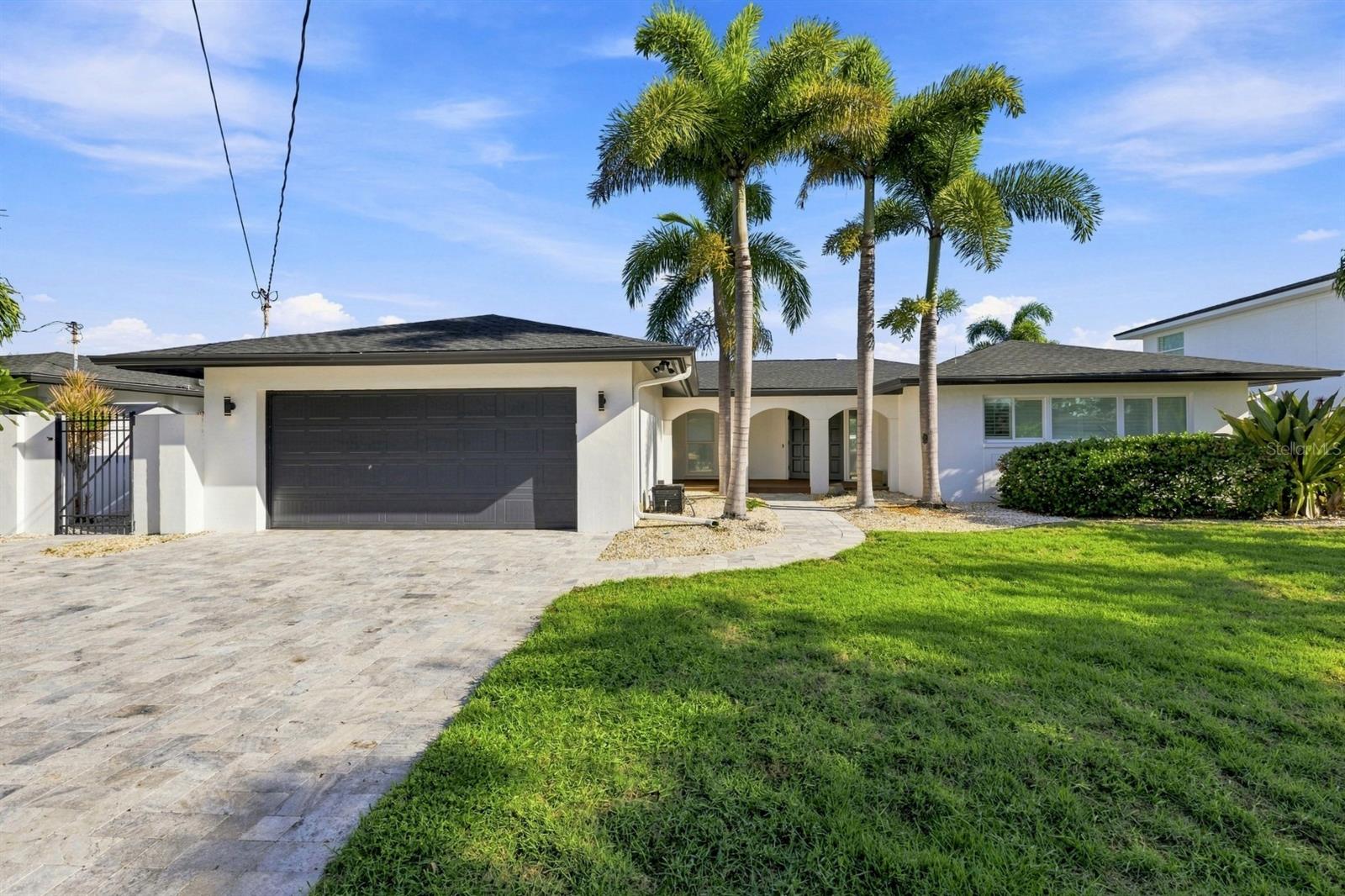 320 Palm Is Ne Property Photo 3