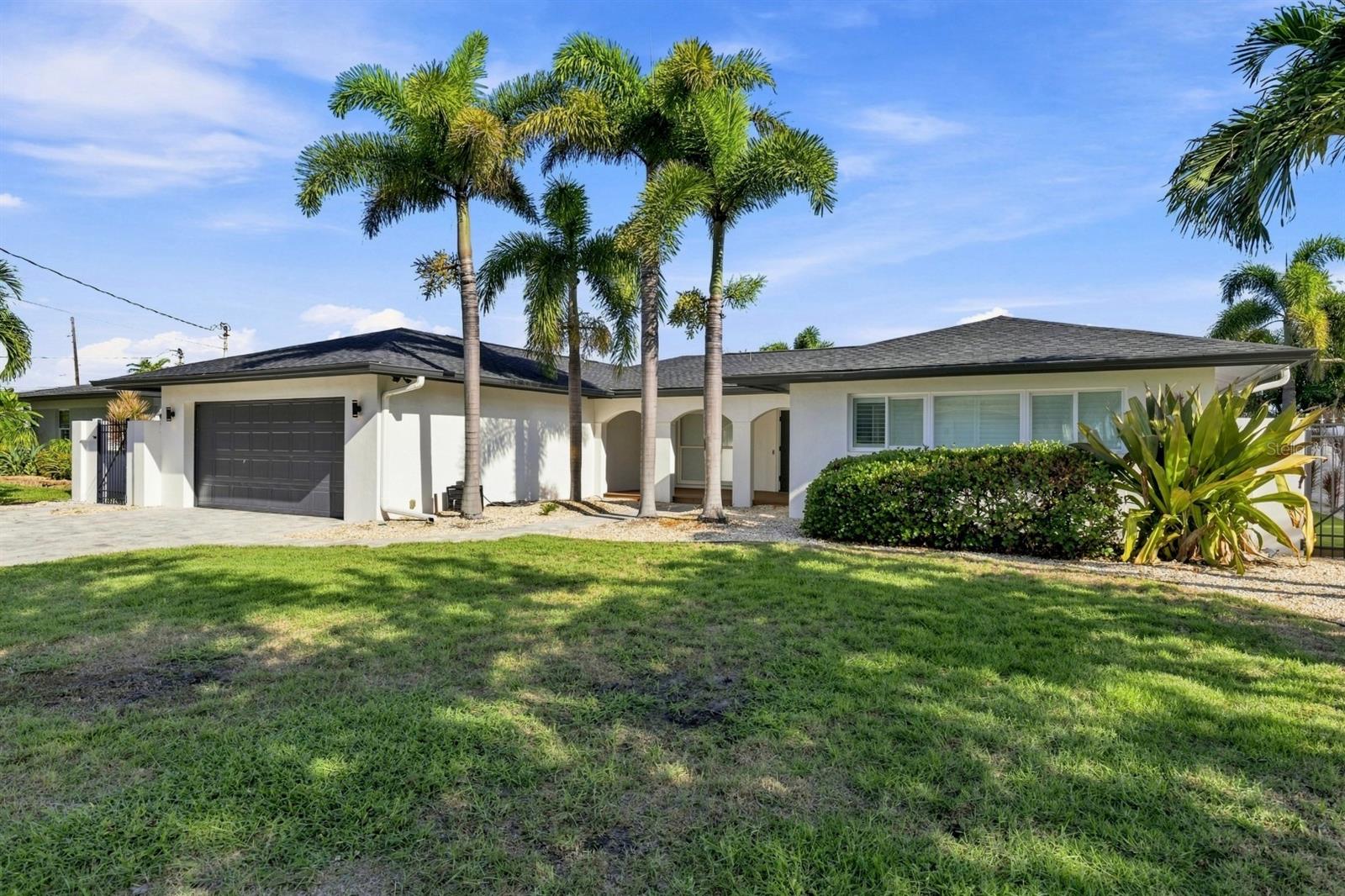 320 Palm Is Ne Property Photo 4