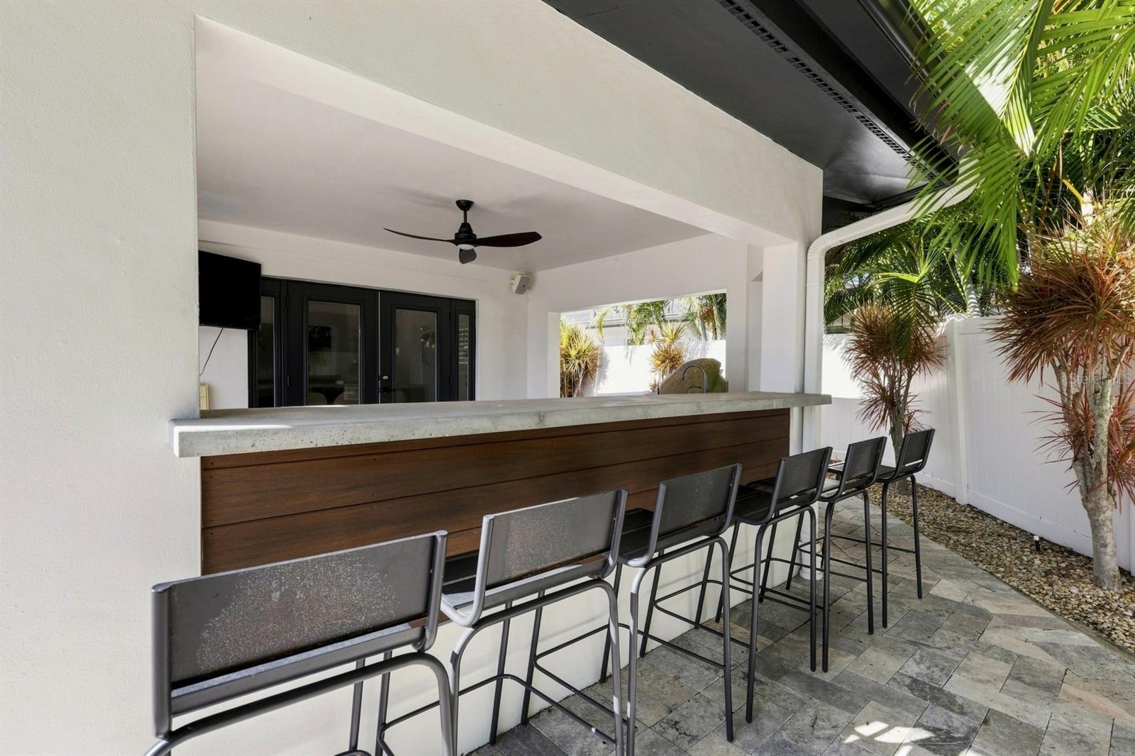 320 Palm Is Ne Property Photo 10