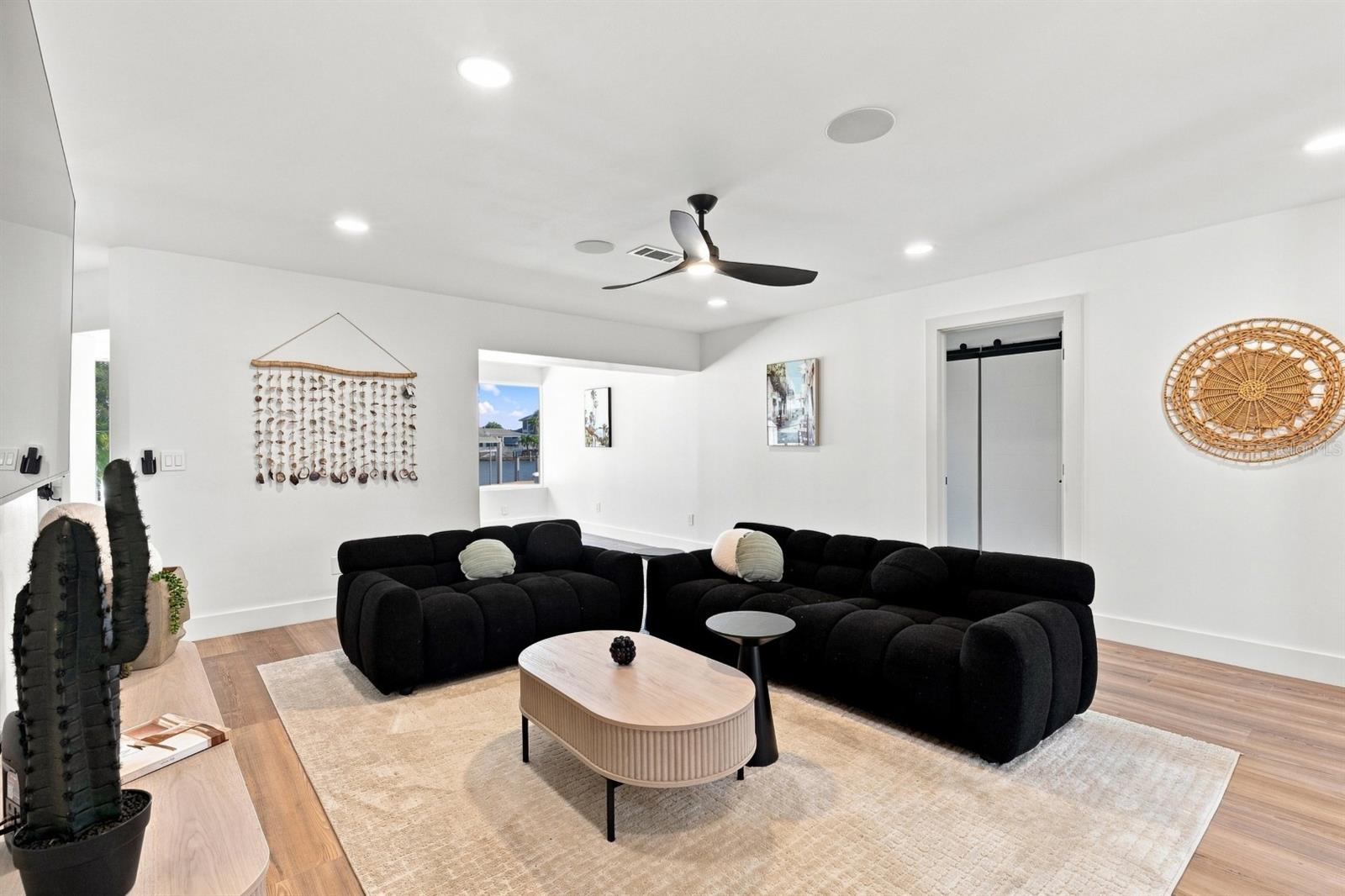 320 Palm Is Ne Property Photo 17