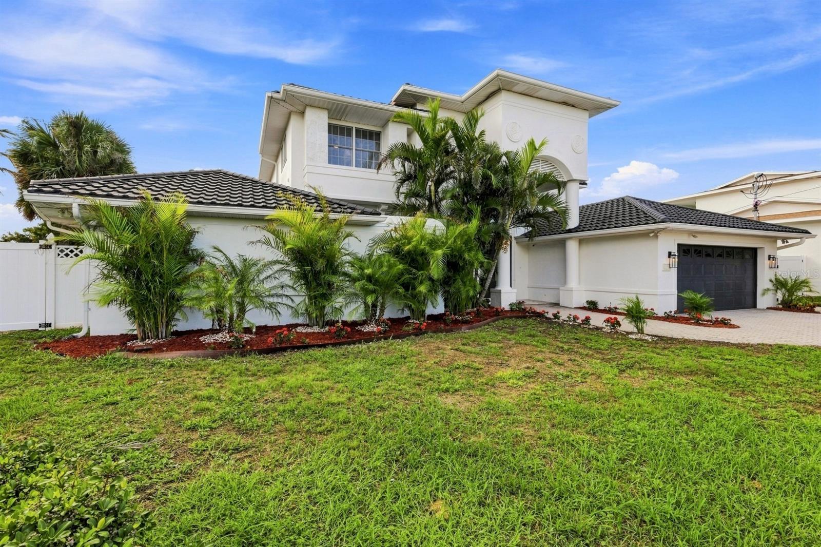 461 Palm Is Ne Property Photo 3