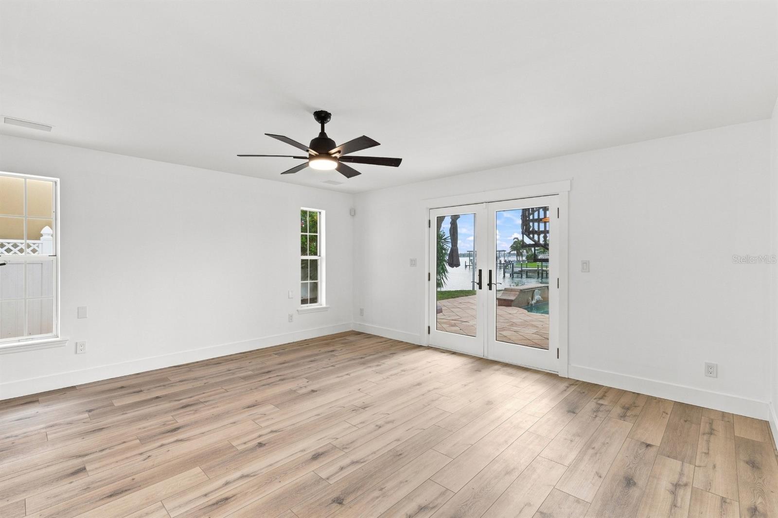 461 Palm Is Ne Property Photo 11