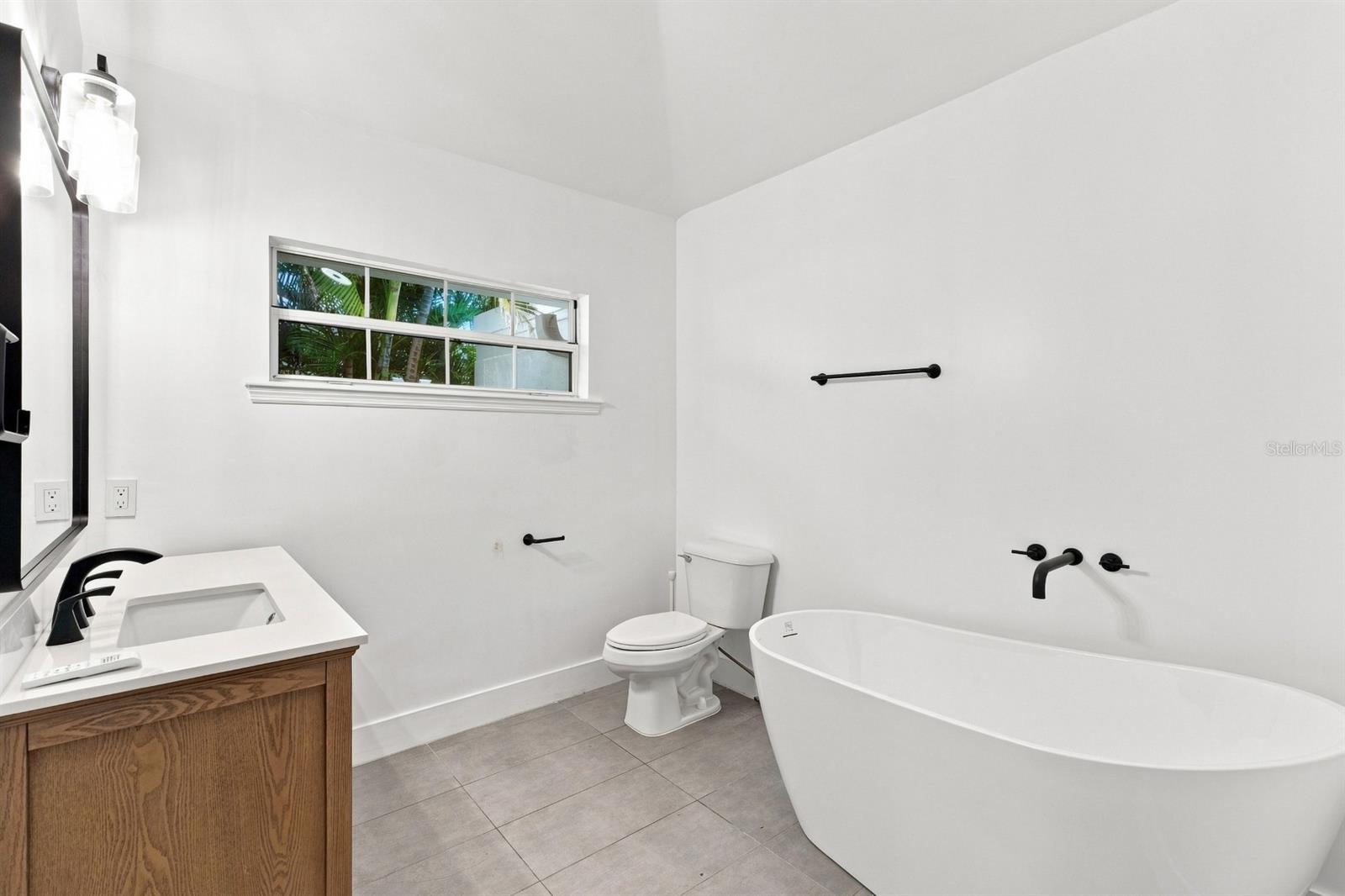 461 Palm Is Ne Property Photo 15