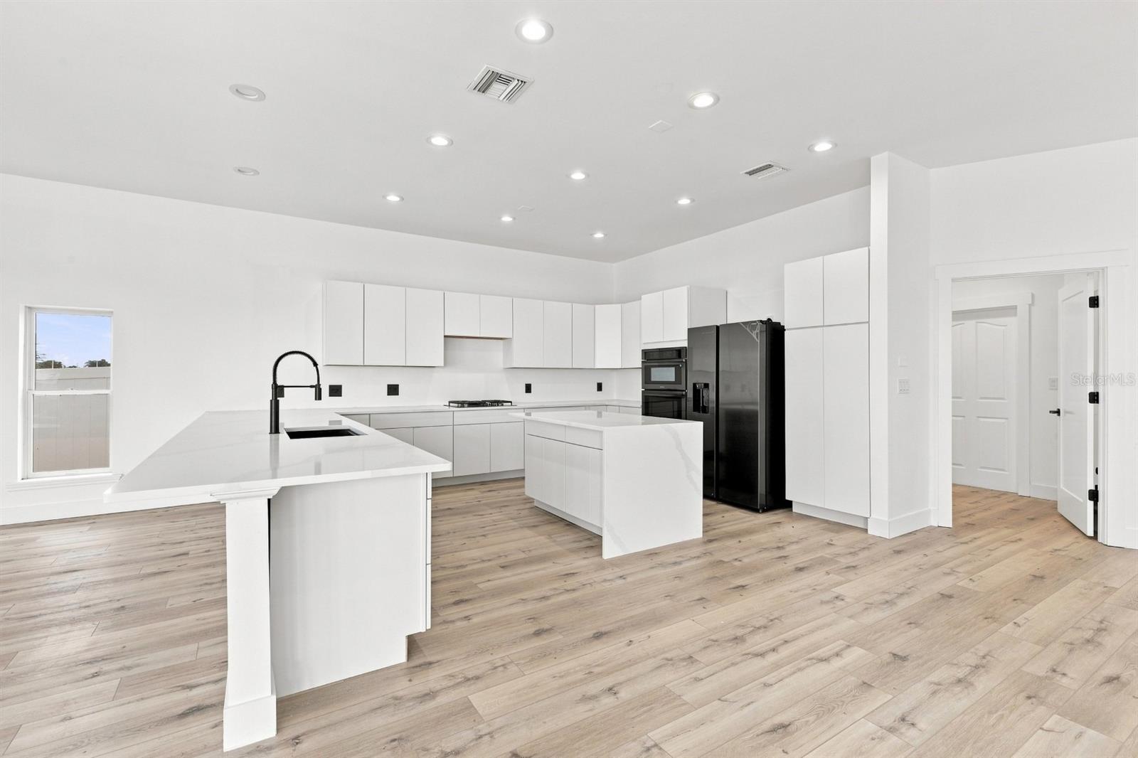 461 Palm Is Ne Property Photo 19
