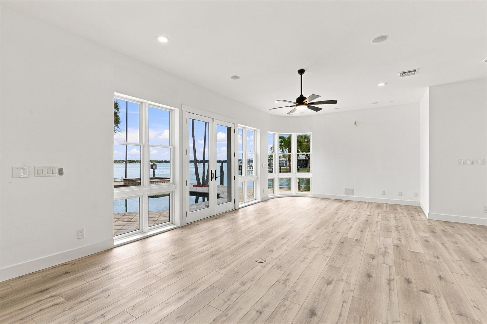 461 Palm Is Ne Property Photo 22