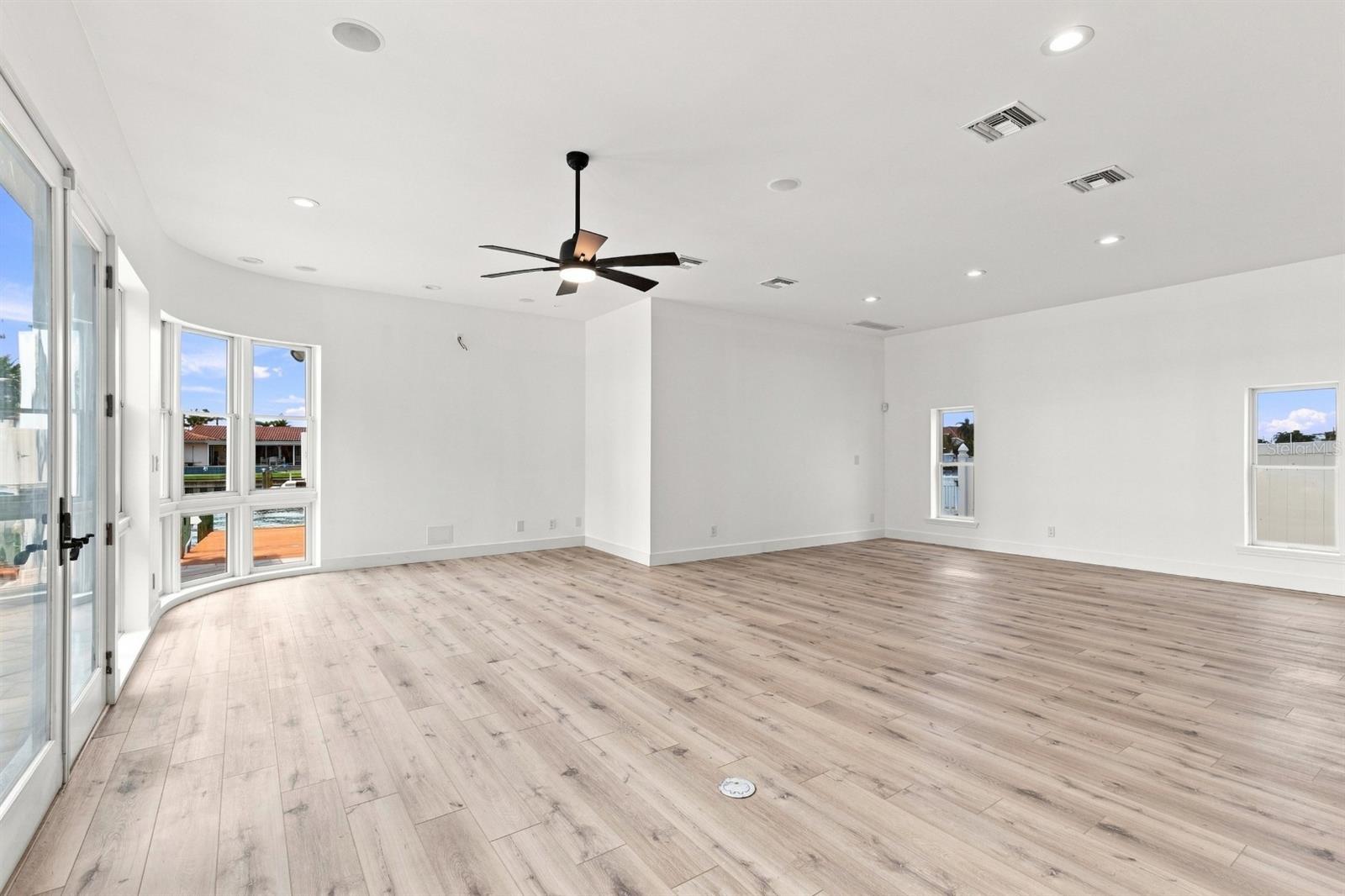 461 Palm Is Ne Property Photo 23