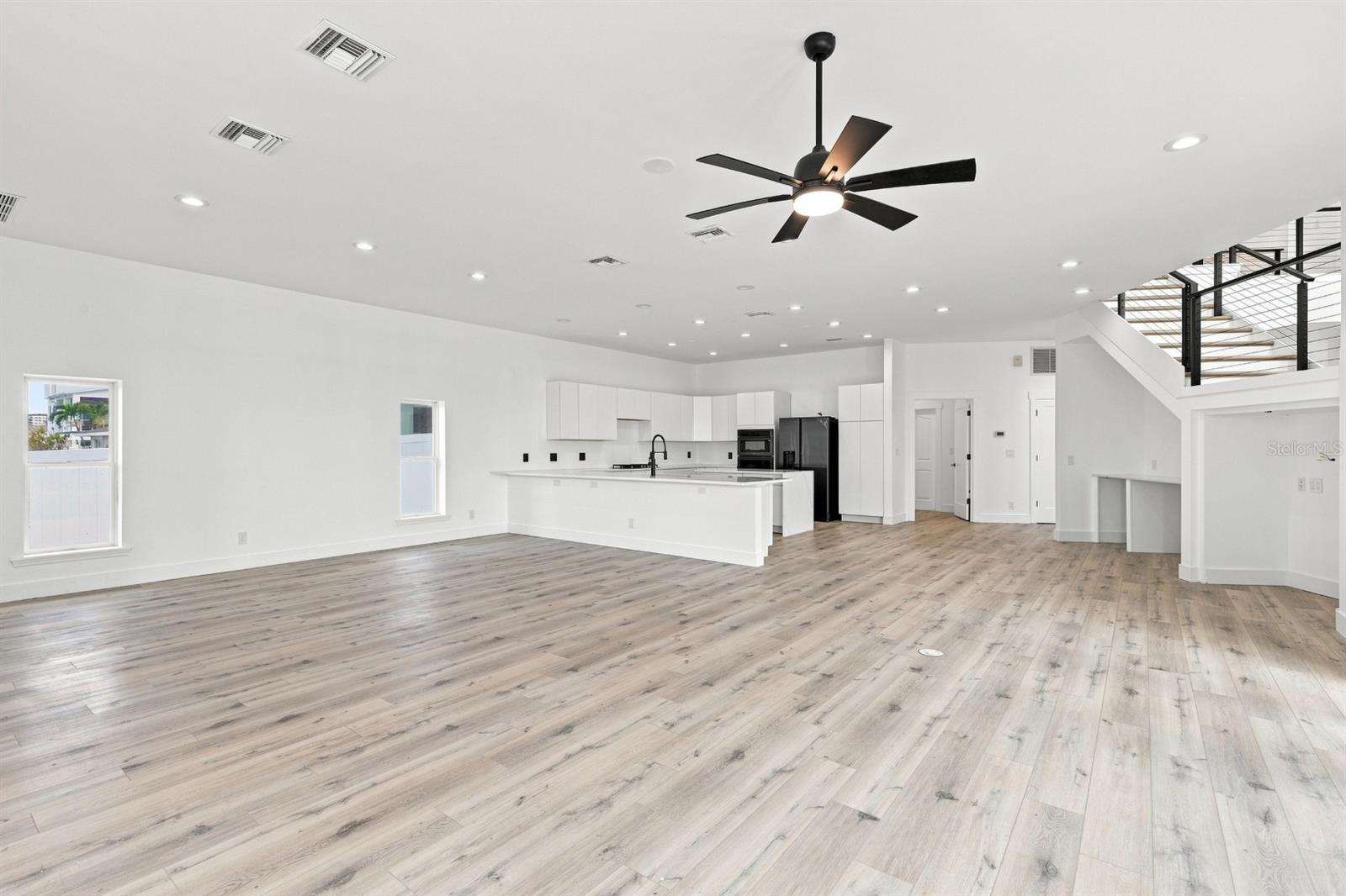 461 Palm Is Ne Property Photo 24