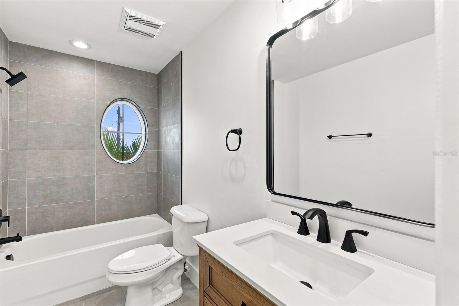 461 Palm Is Ne Property Photo 26