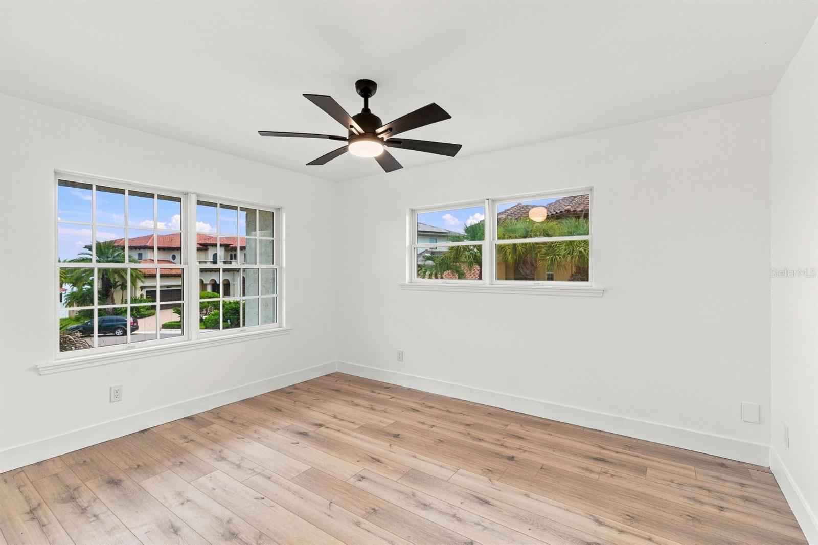 461 Palm Is Ne Property Photo 27